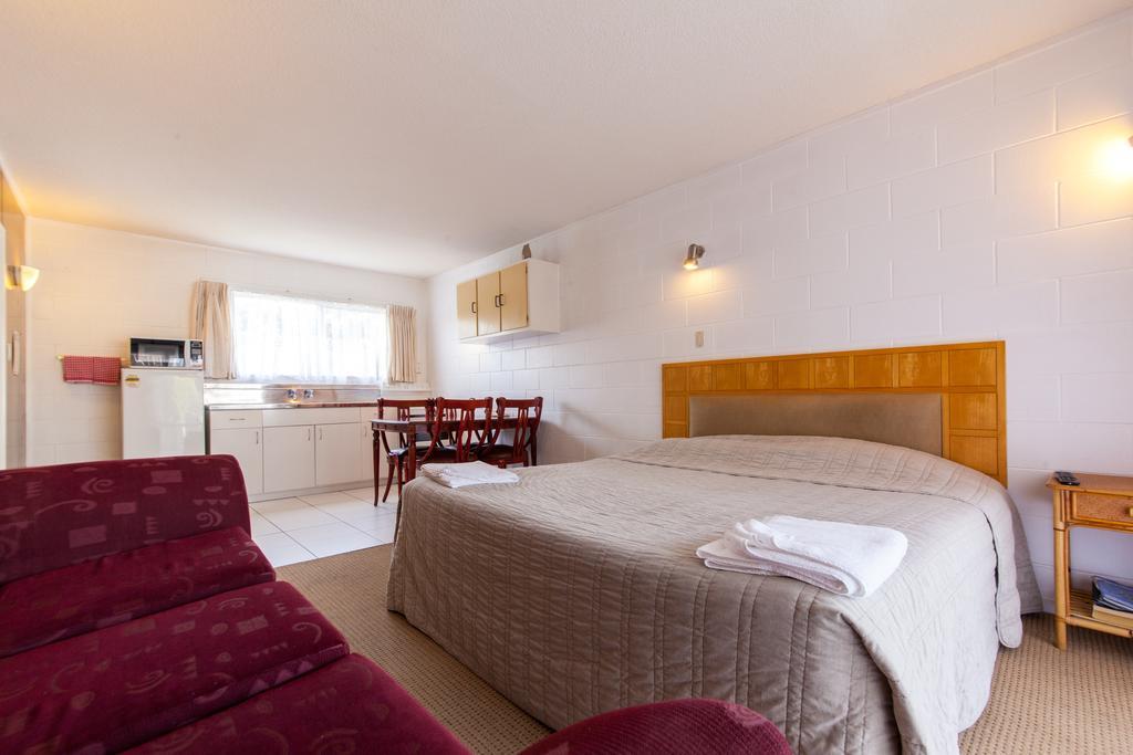 Sunset Lodge Motel Taupaki Habitación foto